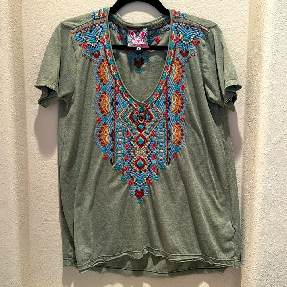 Women’s olive green heather embroidered short sleeve Johnny Was t-shirt.